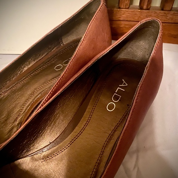 ALDO - Rochlin Tan Small Wedge Flats In Size 39 EU - Picture 4 of 4